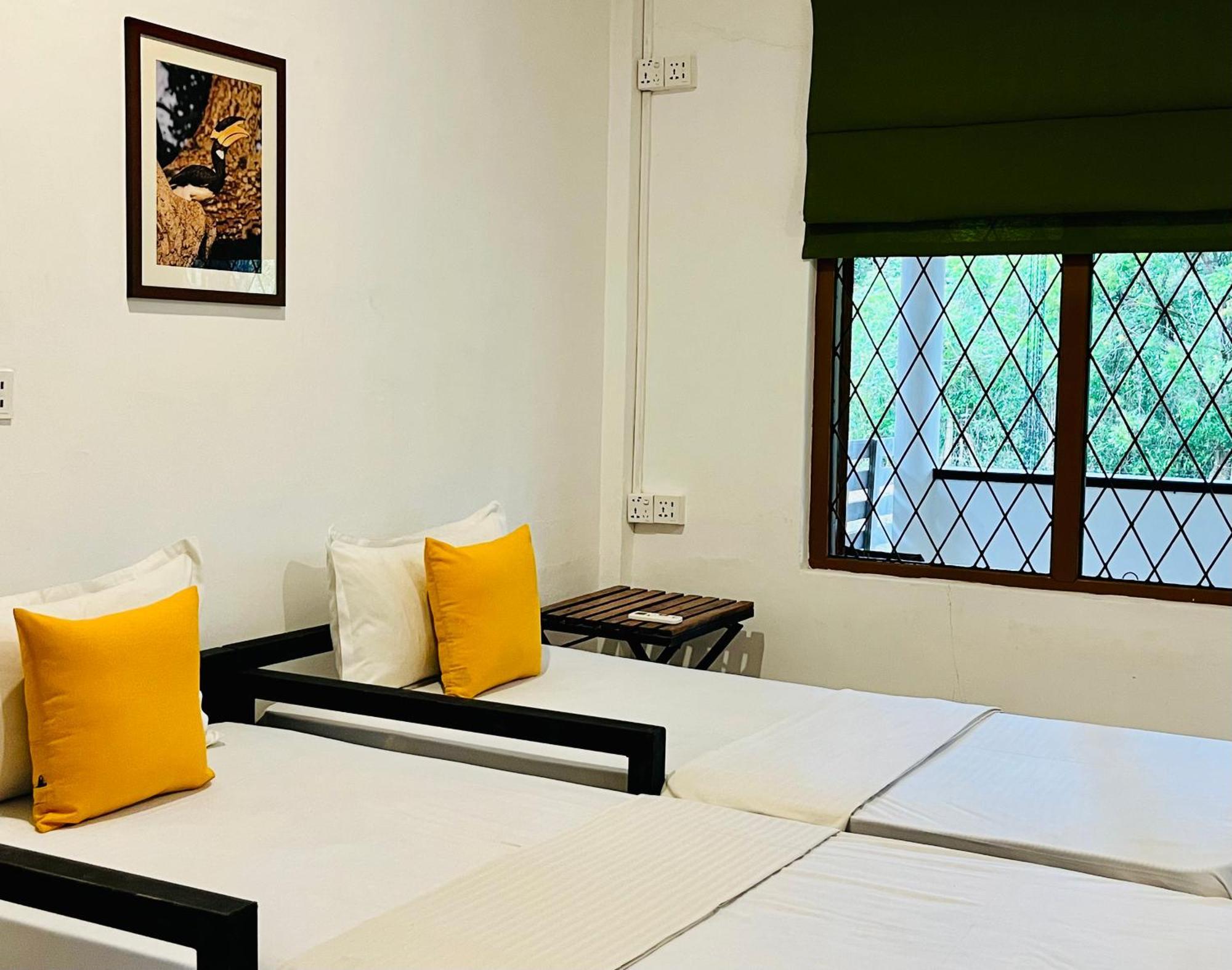 Funky Leopard Safari Lodge Bordering Yala National Park 카타라가마 외부 사진