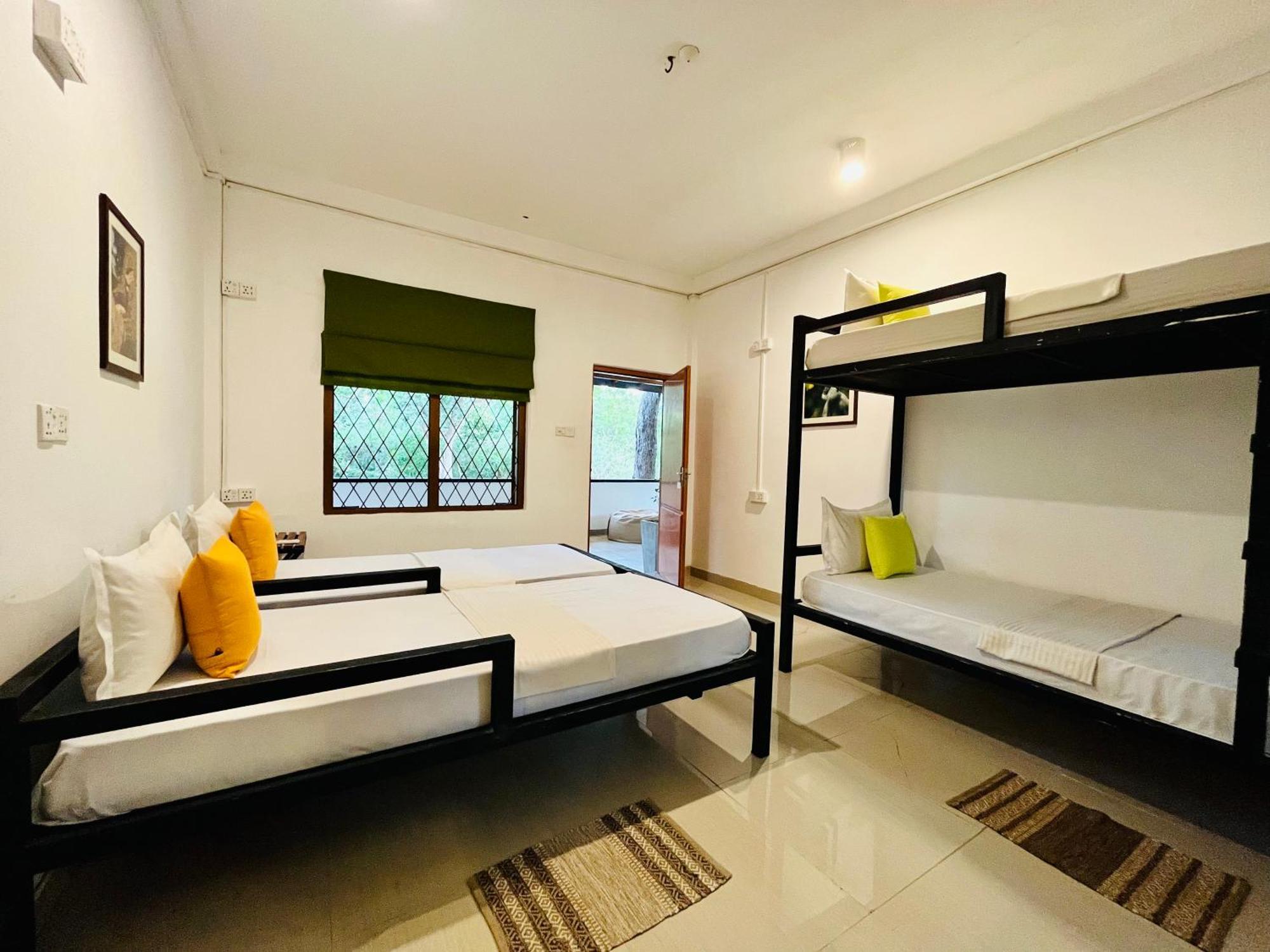 Funky Leopard Safari Lodge Bordering Yala National Park 카타라가마 외부 사진