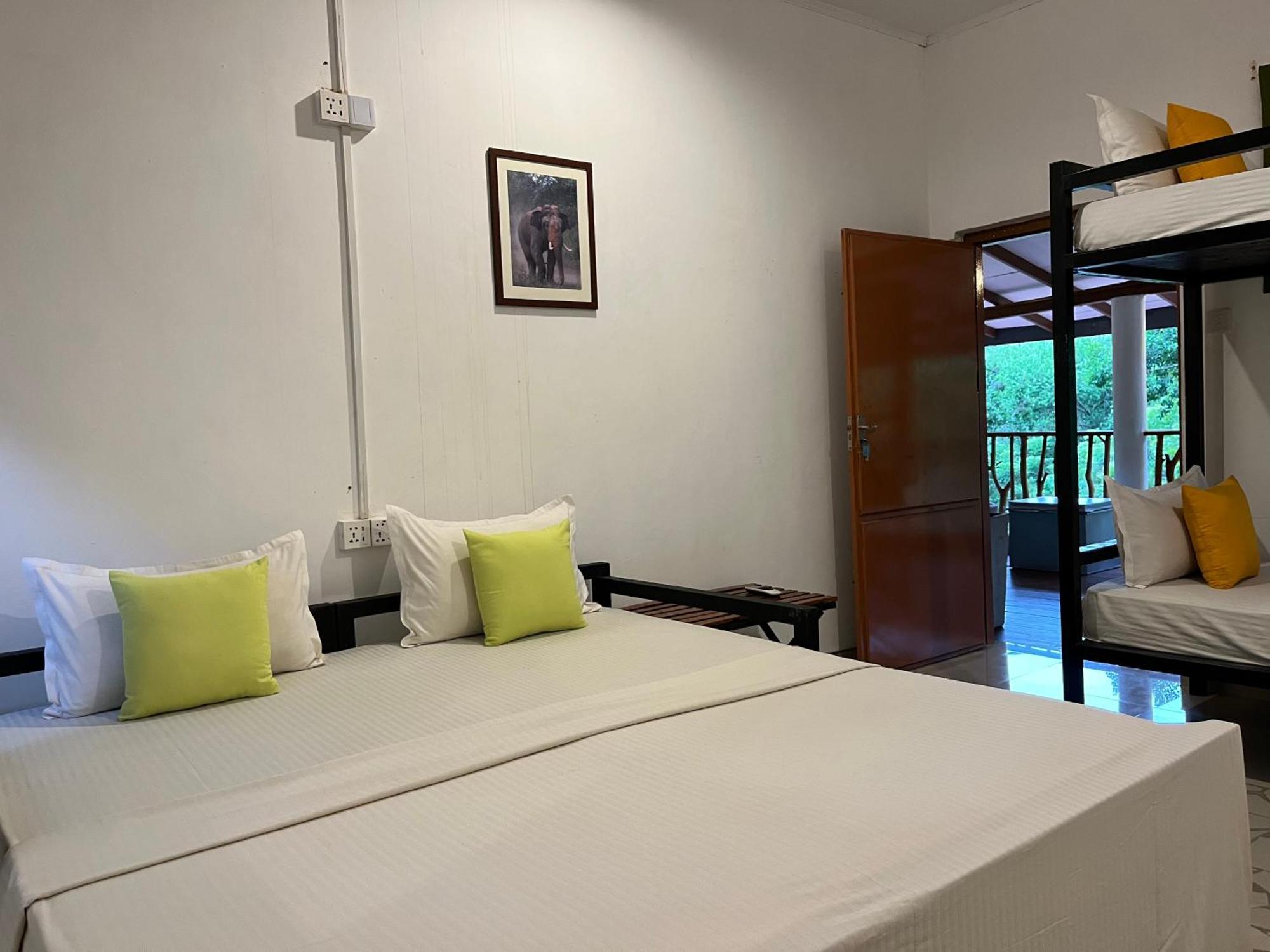 Funky Leopard Safari Lodge Bordering Yala National Park 카타라가마 외부 사진