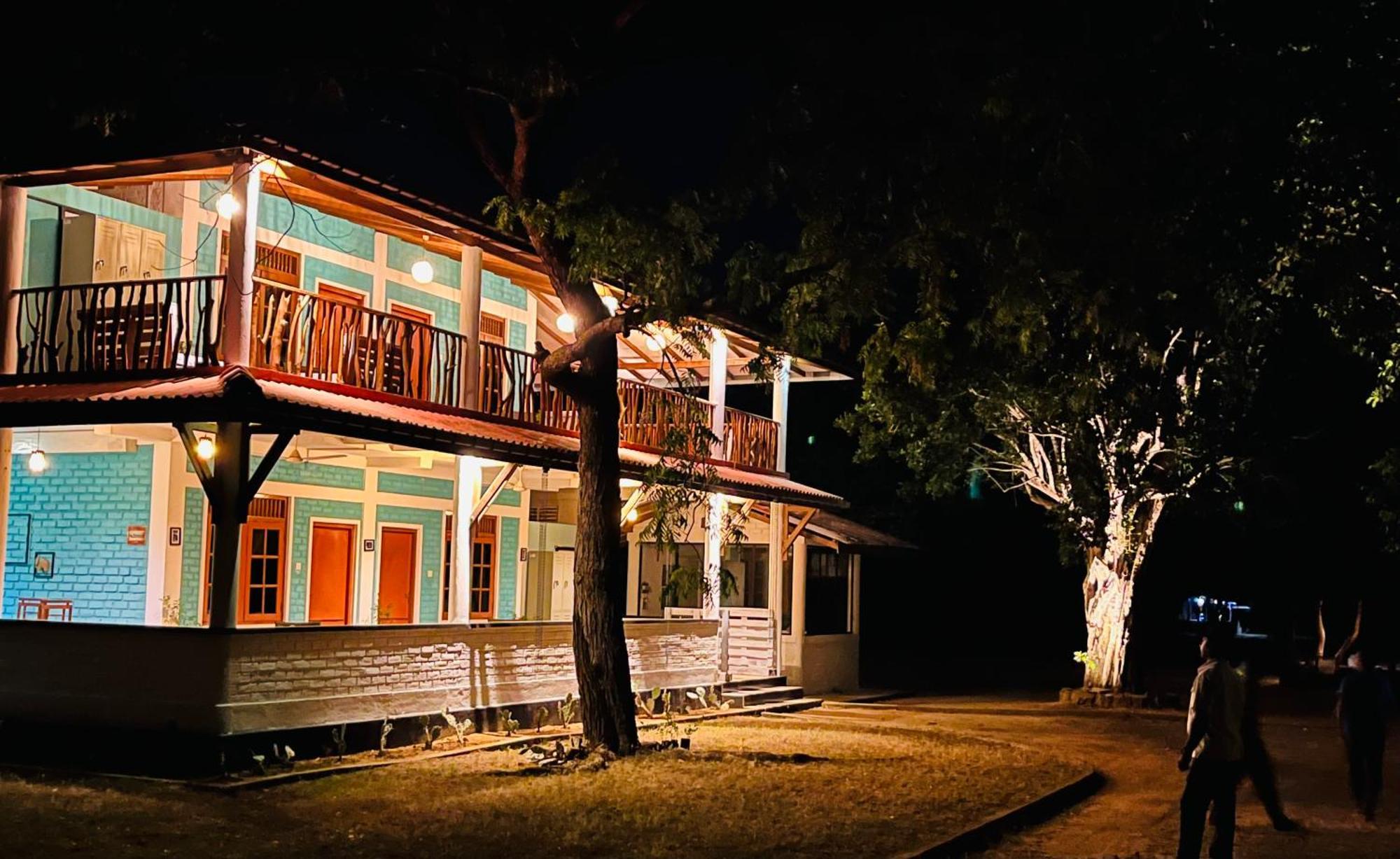Funky Leopard Safari Lodge Bordering Yala National Park 카타라가마 외부 사진