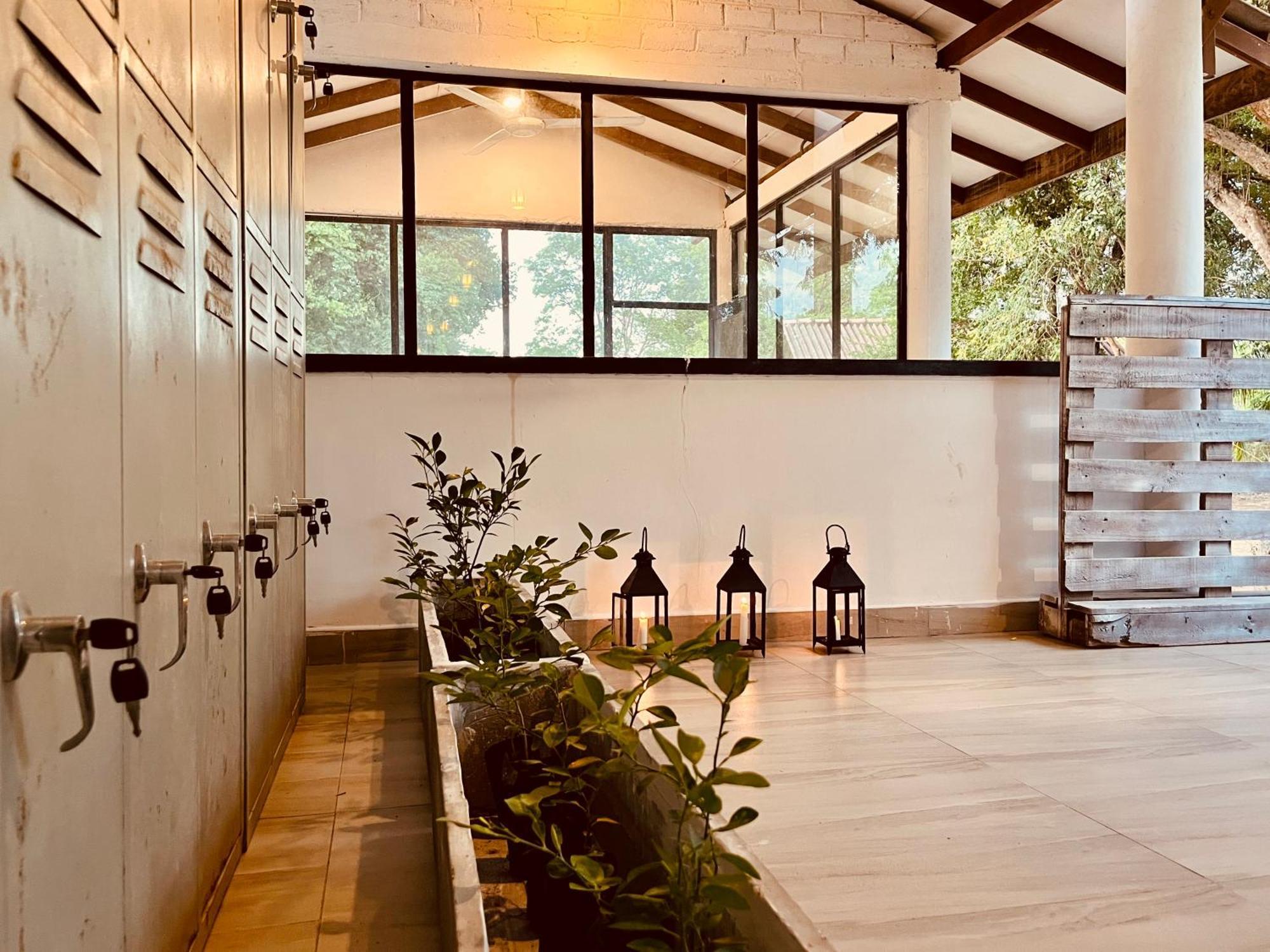Funky Leopard Safari Lodge Bordering Yala National Park 카타라가마 외부 사진