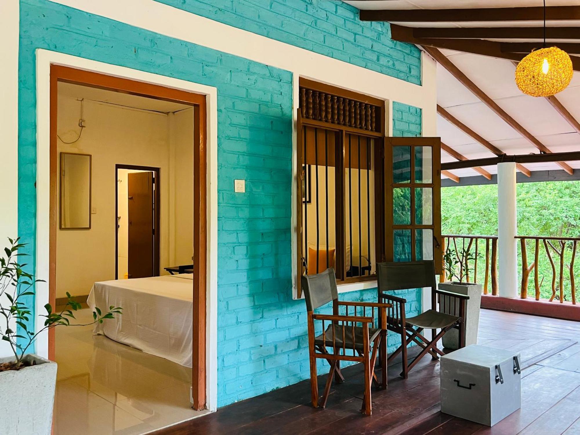Funky Leopard Safari Lodge Bordering Yala National Park 카타라가마 외부 사진