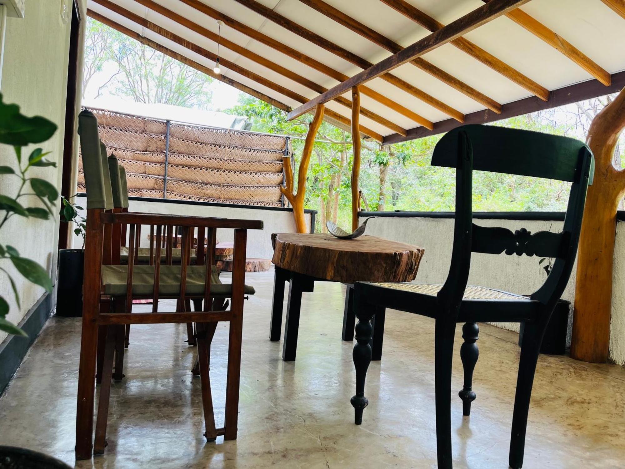 Funky Leopard Safari Lodge Bordering Yala National Park 카타라가마 외부 사진