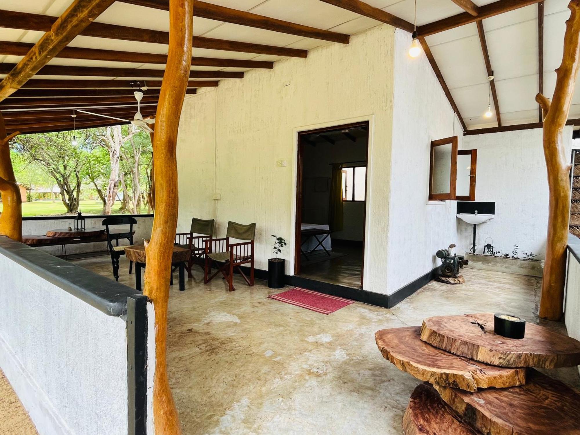 Funky Leopard Safari Lodge Bordering Yala National Park 카타라가마 외부 사진