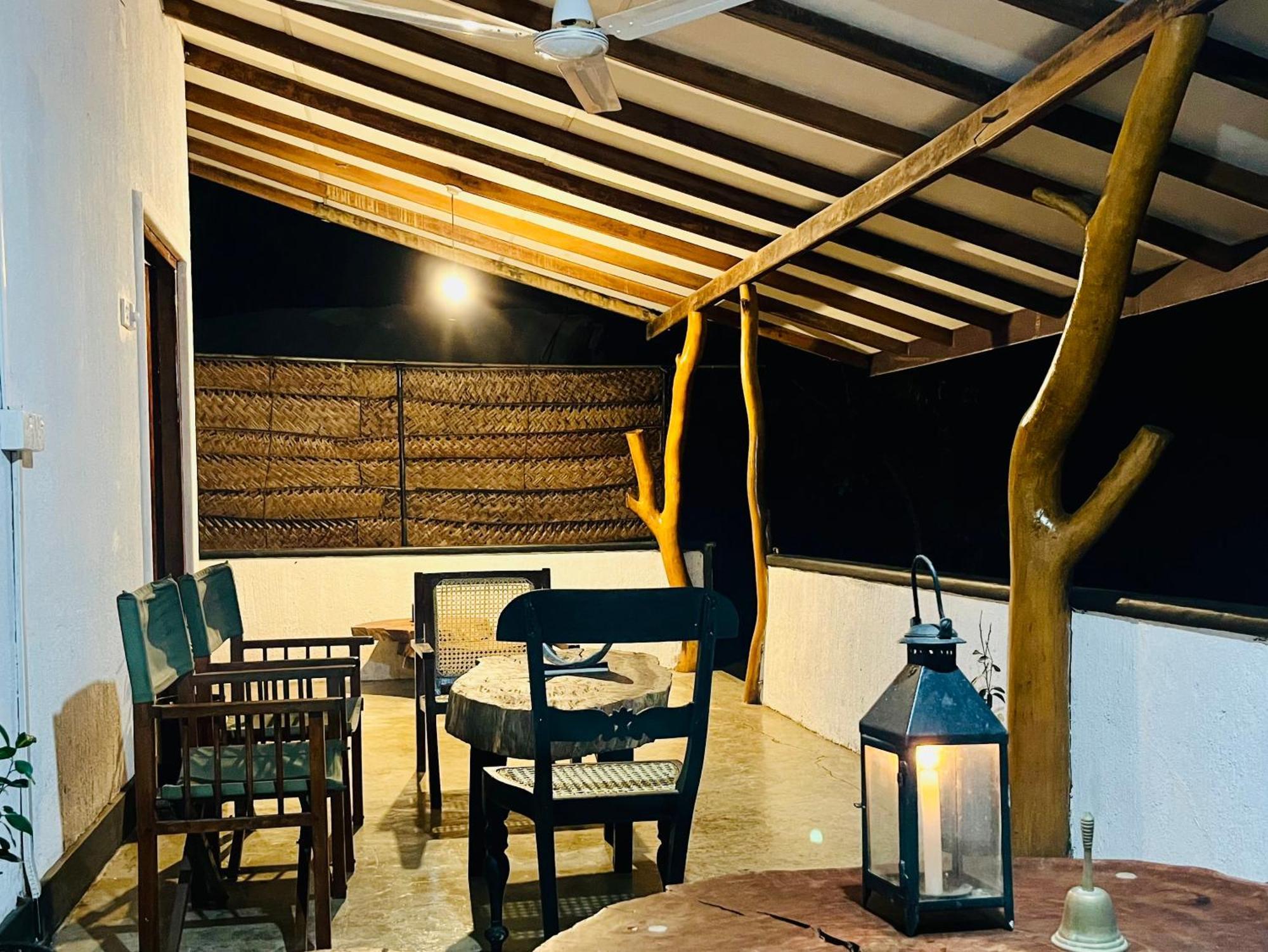 Funky Leopard Safari Lodge Bordering Yala National Park 카타라가마 외부 사진